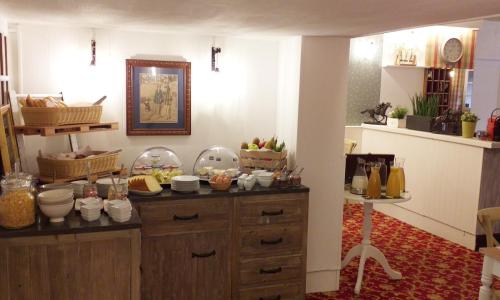 Hôtel Le Chantilly - photo 2